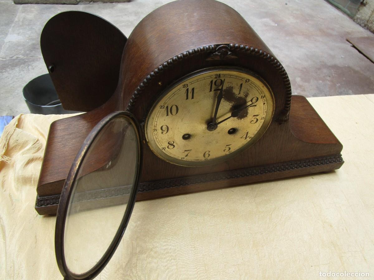 Relojes de pulsera: RELOJ SOBREMESA CARGA MANUAL, MADERA CHAPEADA, HORAS Y MEDIAS MAQUINA ALEMANA? - ENGRASAR Y LIMPIAR?