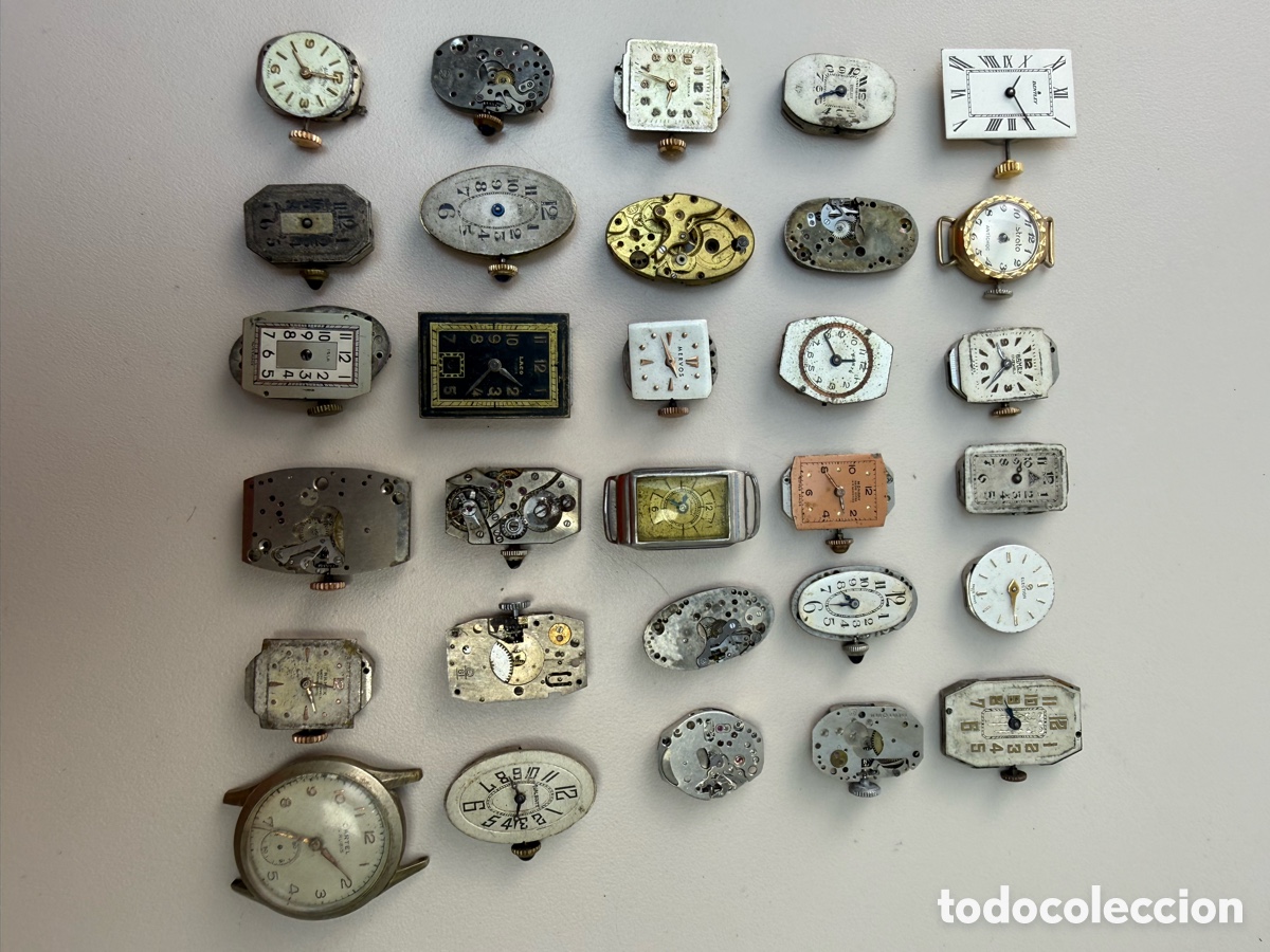 Relojes de pulsera: Lote 30 m&aacute;quinas de reloj de pulsera peque&ntilde;os. Para repuestos o restauraci&oacute;n.