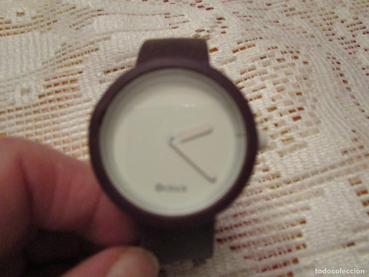 Relojes de pulsera: RELOJ DE PULSERA COLOR MORADO. VINTAGE