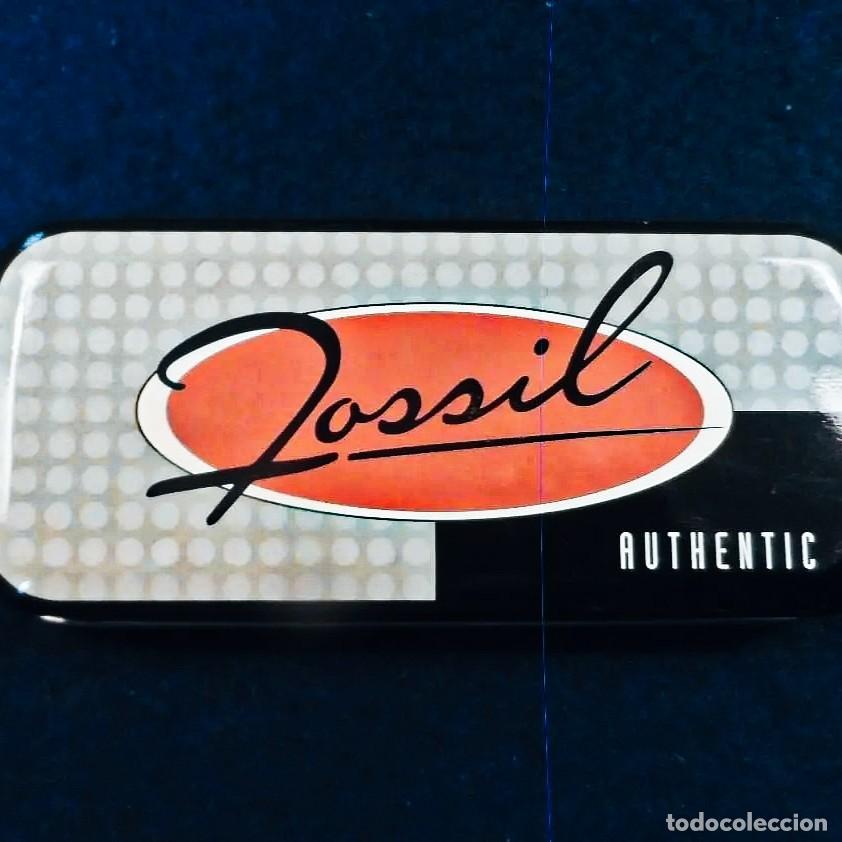 Uhren - Fossil: CAJA PARA RELOJ FOSSIL AUTHENTIC. EN METAL ESMALTADO. A&Ntilde;OS 90