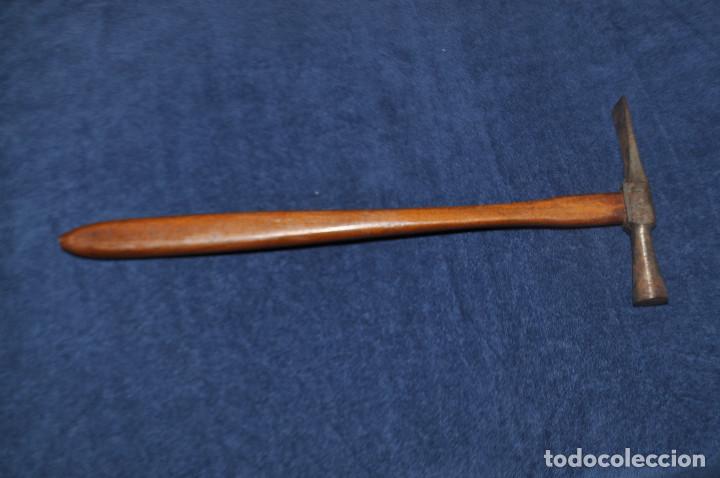 Herramientas de relojes: Antiguo martillo de relojero Peugeot Freres - ER1 - Foto 4