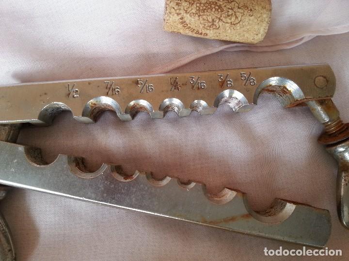 Herramientas de relojes: Roscas de joyero y orfebre. Roscadora antigua. - Foto 2
