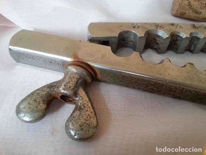 Herramientas de relojes: Roscas de joyero y orfebre. Roscadora antigua. - Foto 3