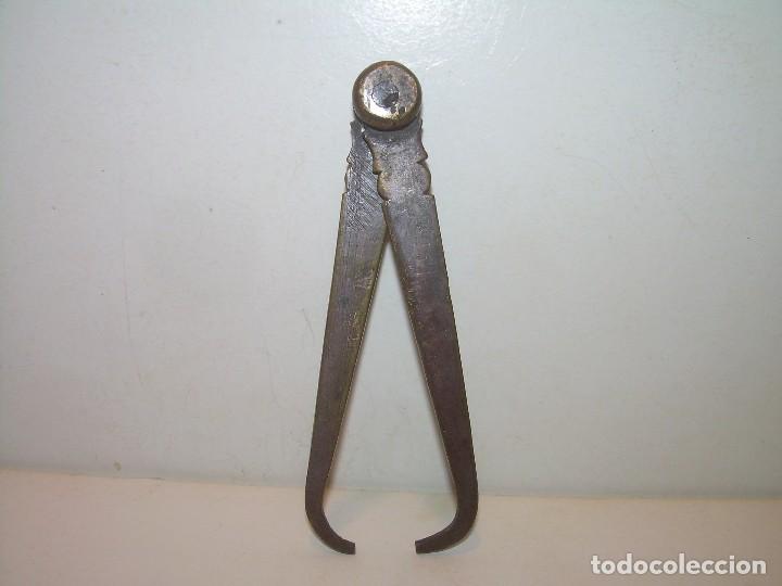 Herramientas de relojes: ANTIGUO Y PEQUE&Ntilde;O COMPAS DE BRONCE....SIGLO XIX. - Foto 3