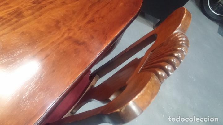 Herramientas de relojes: Espectacular mesa con 4 fantásticas sillas antiquísimas podría servir para exponer relojes antiguos - Foto 6 - 137007982