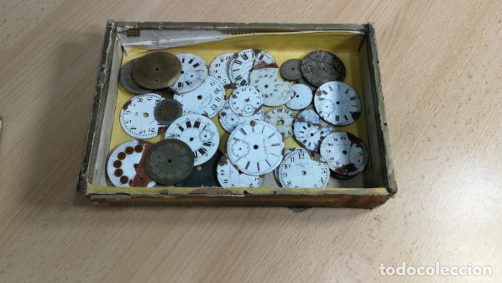 Herramientas de relojes: Botita caja antigua con un lote de raras y curiosas esferas de reloj - Foto 5 - 188516911