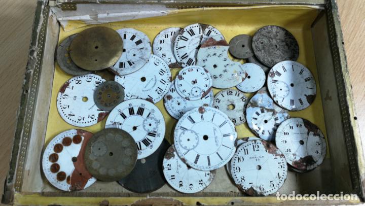 Herramientas de relojes: Botita caja antigua con un lote de raras y curiosas esferas de reloj - Foto 7 - 188516911