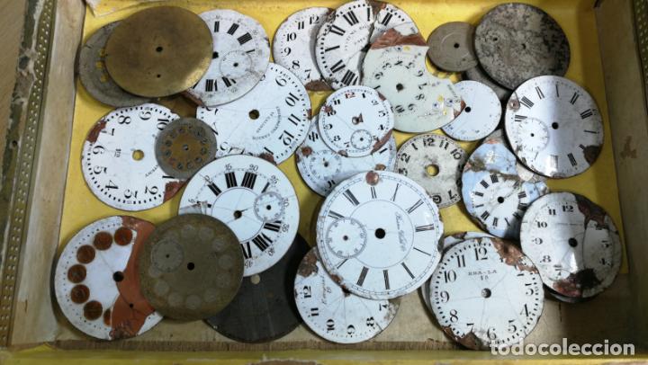 Herramientas de relojes: Botita caja antigua con un lote de raras y curiosas esferas de reloj - Foto 8 - 188516911