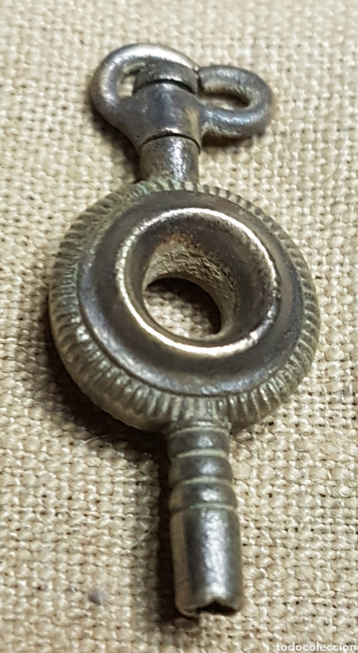 Herramientas de relojes: Antigua llave de reloj bolsillo - Foto 2