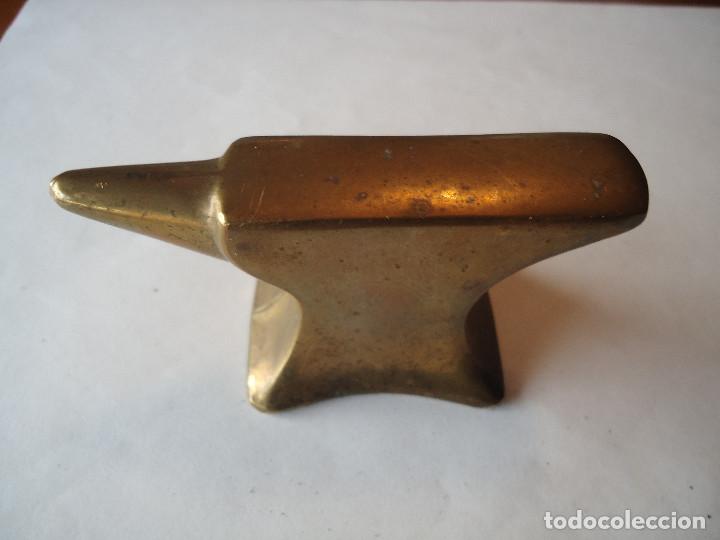 Herramientas de relojes: ANTIGUO YUNQUE DE RELOJERO DE BRONCE CON INSCRIBCION. -- 6 - Foto 2