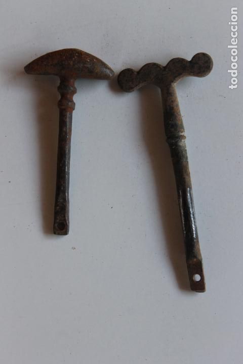 Herramientas de relojes: HERRAMIENTAS DE RELOJERO JOYERO, DOS YUNQUES - Foto 1