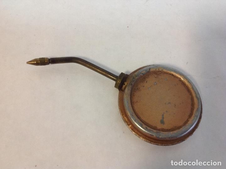 Herramientas de relojes: Aceitera para relojes de metal. C 1900 - Foto 2