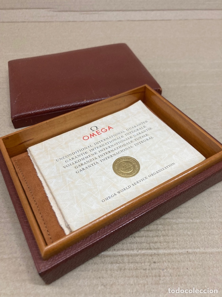 Herramientas de relojes: Caja Omega madera y piel con documentaci&oacute;n - Foto 2