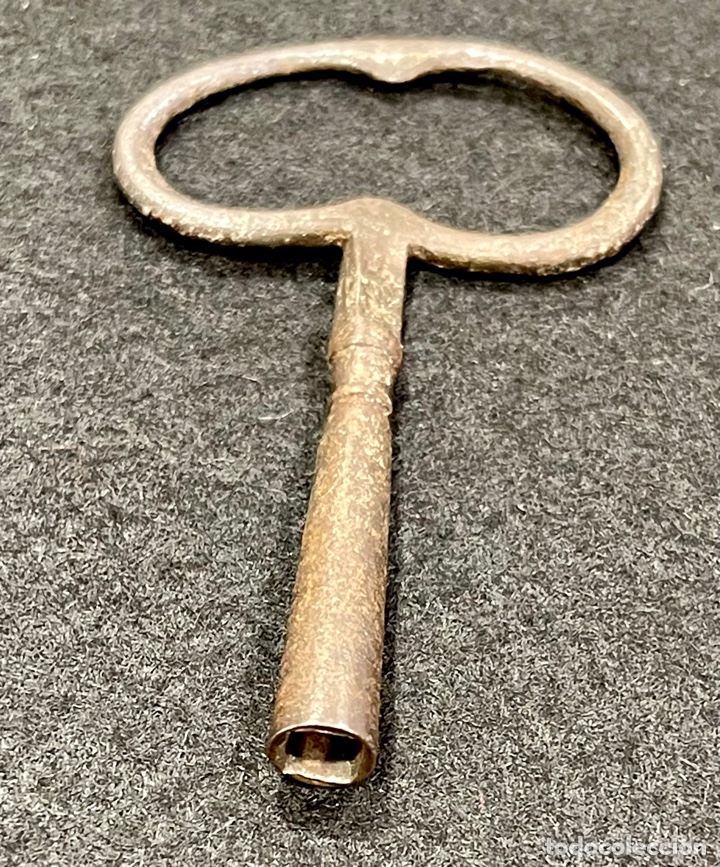 Herramientas de relojes: Antigua llave para reloj de pared. - Foto 2