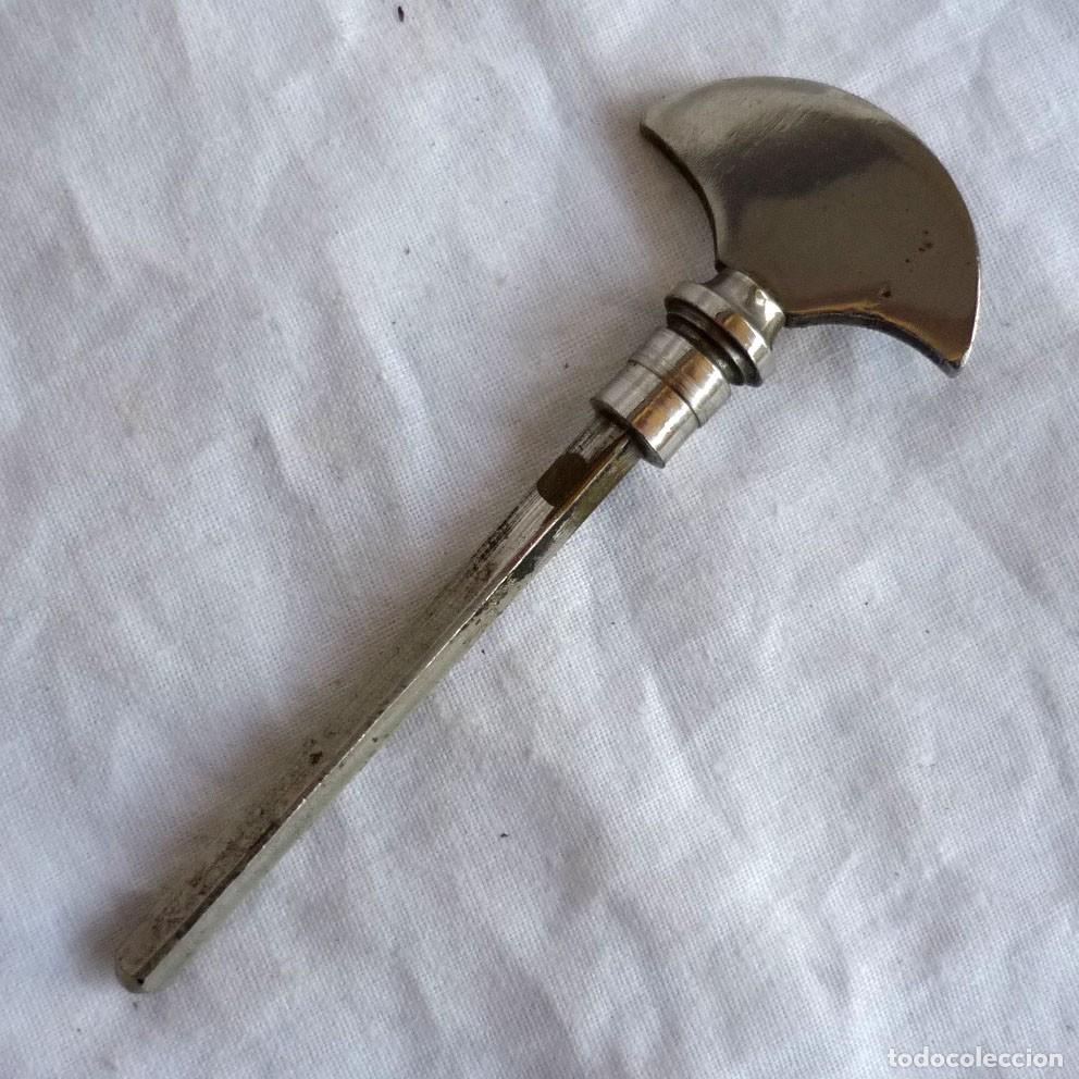 Herramientas de relojes: Antigua llave de reloj - Foto 1