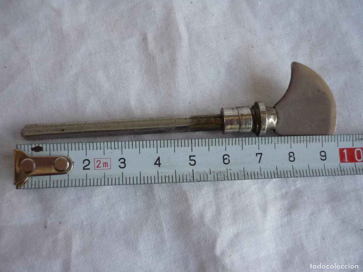 Herramientas de relojes: Antigua llave de reloj - Foto 3