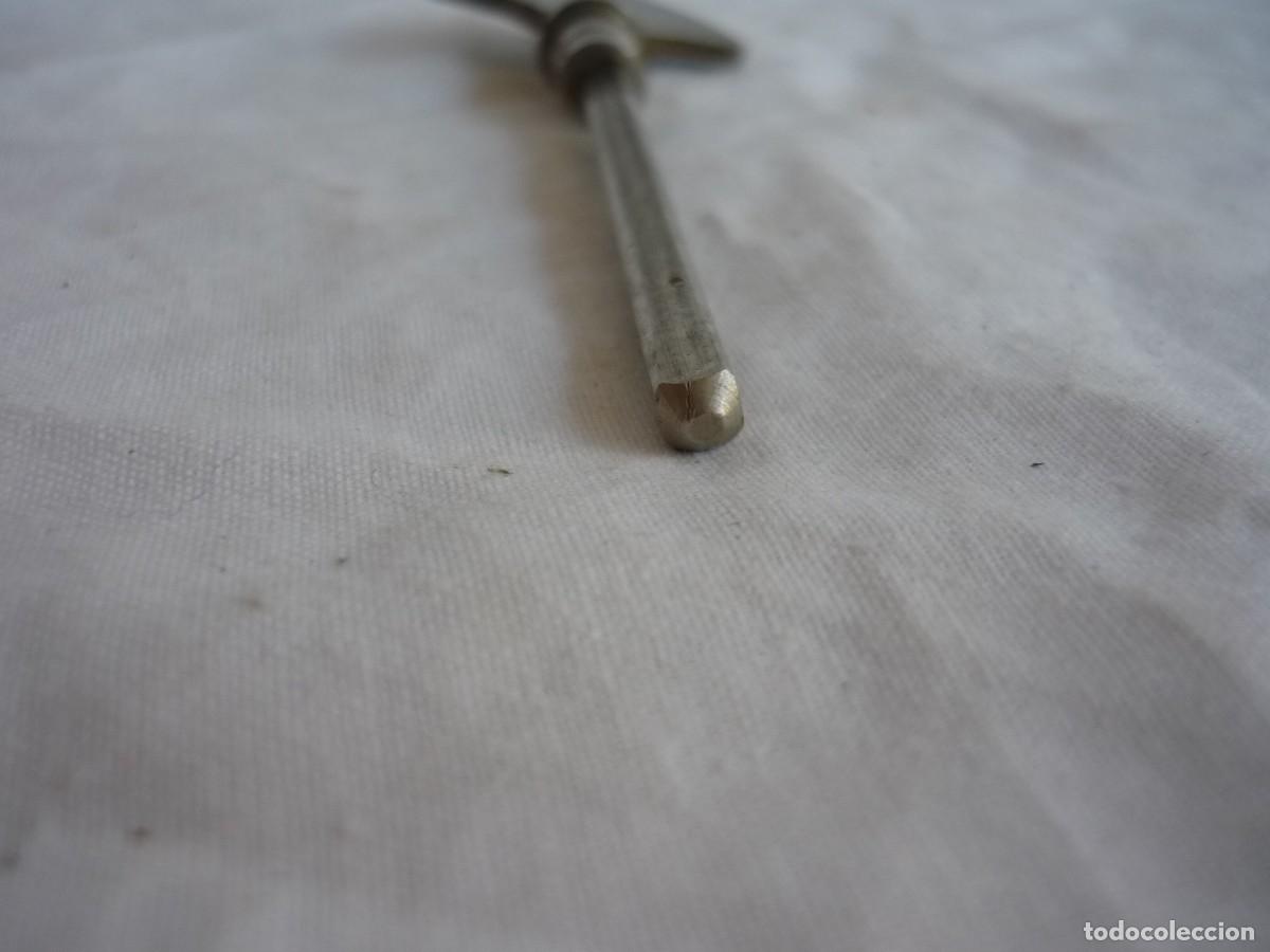 Herramientas de relojes: Antigua llave de reloj - Foto 4