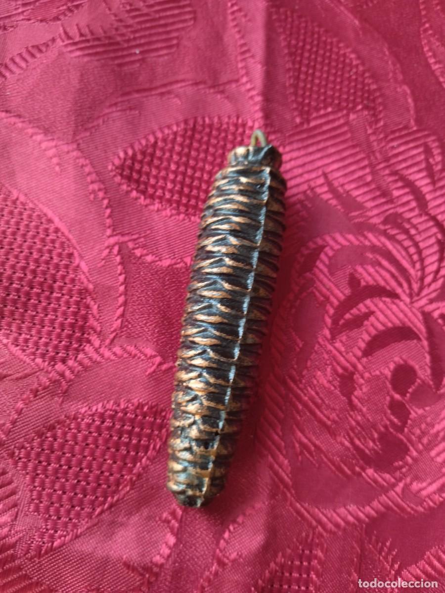 Herramientas de relojes: Pesa pi&ntilde;a de bronce para reloj de cuco. - Foto 1