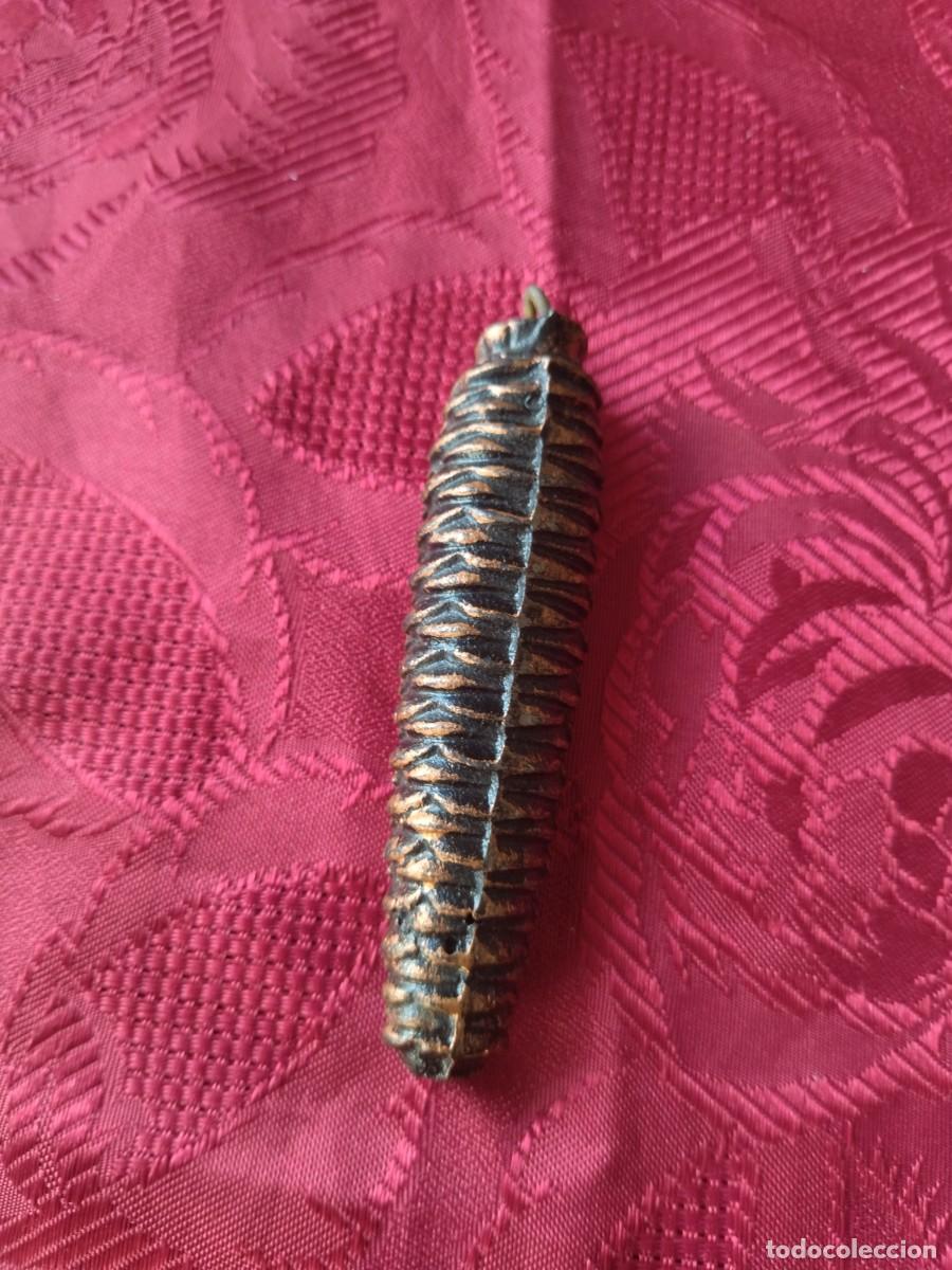 Herramientas de relojes: Pesa pi&ntilde;a de bronce para reloj de cuco. - Foto 3