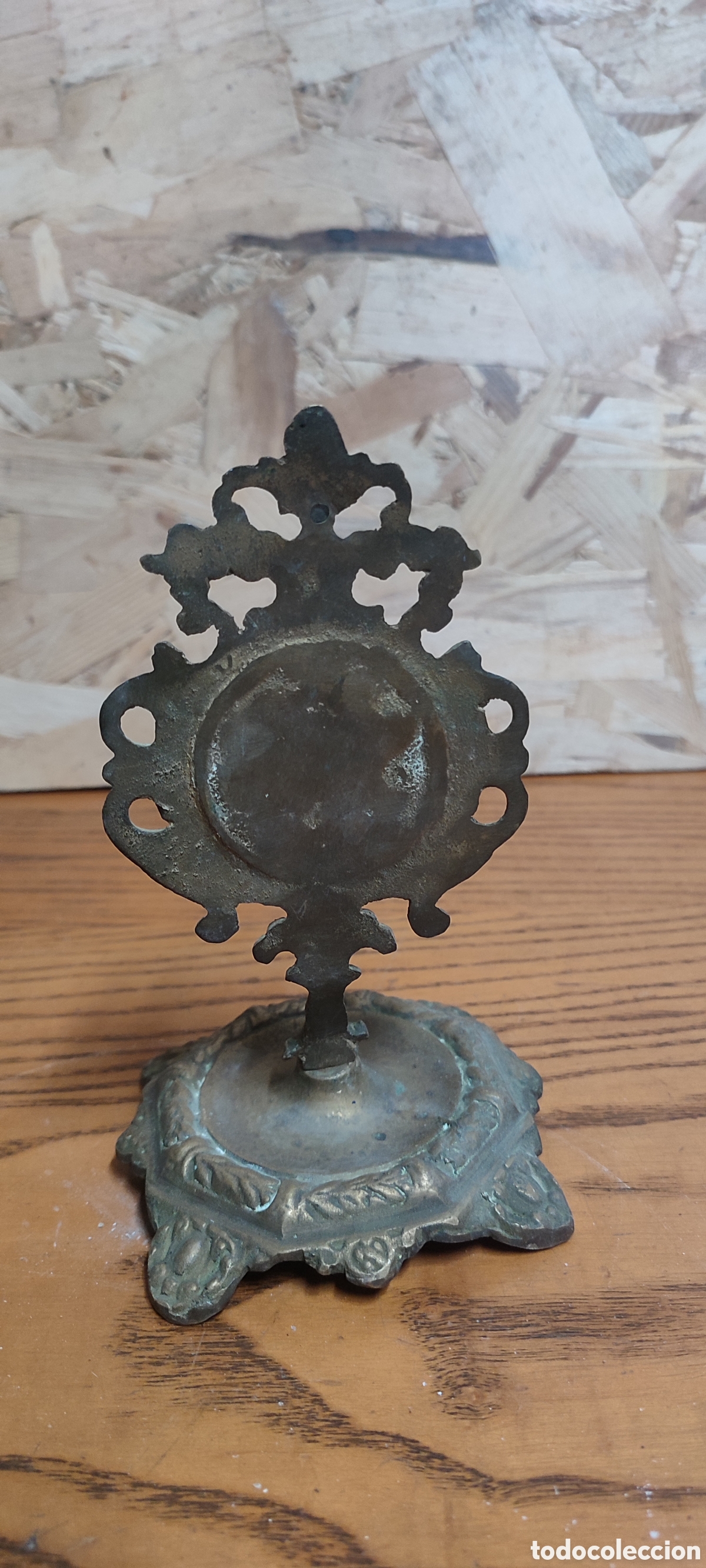 Herramientas de relojes: Antiguo soporte expositor de relojes de bolsillo, hecho de lat&oacute;n. - Foto 3