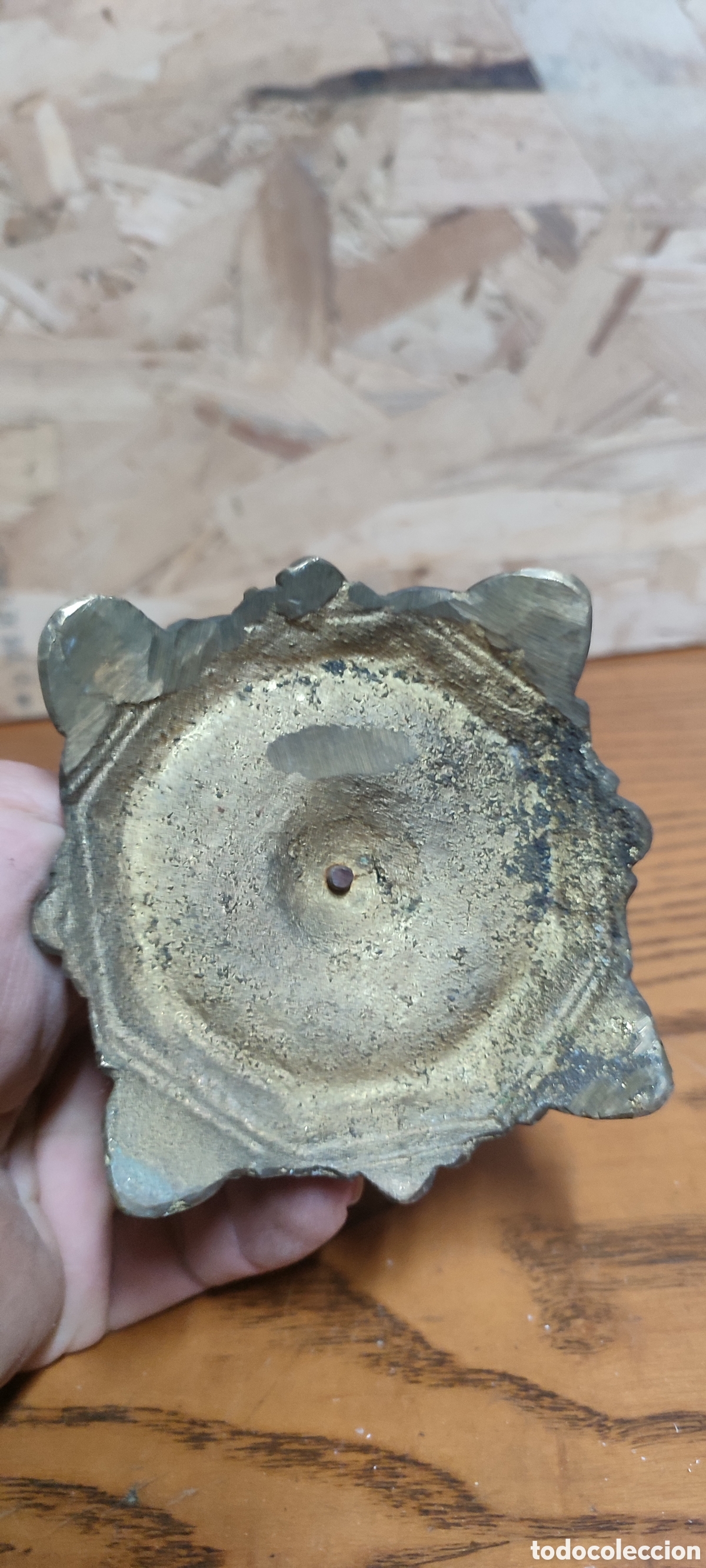 Herramientas de relojes: Antiguo soporte expositor de relojes de bolsillo, hecho de lat&oacute;n. - Foto 4