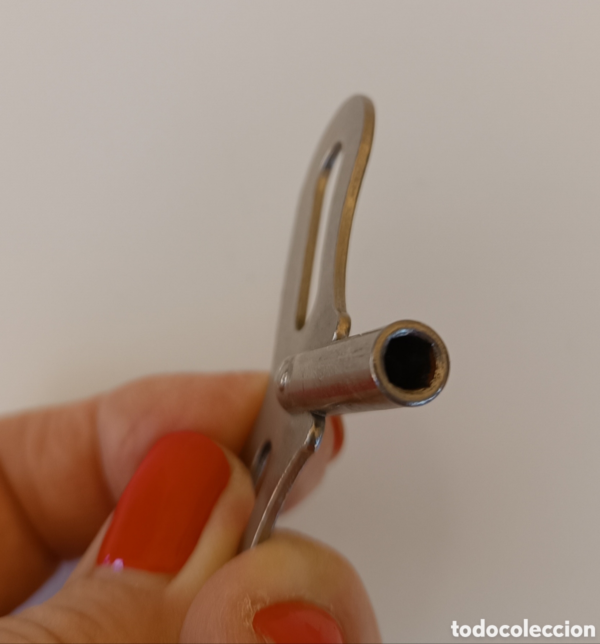 Herramientas de relojes: LLAVE a Cuerda seguramente para Reloj, en acero. - Foto 3