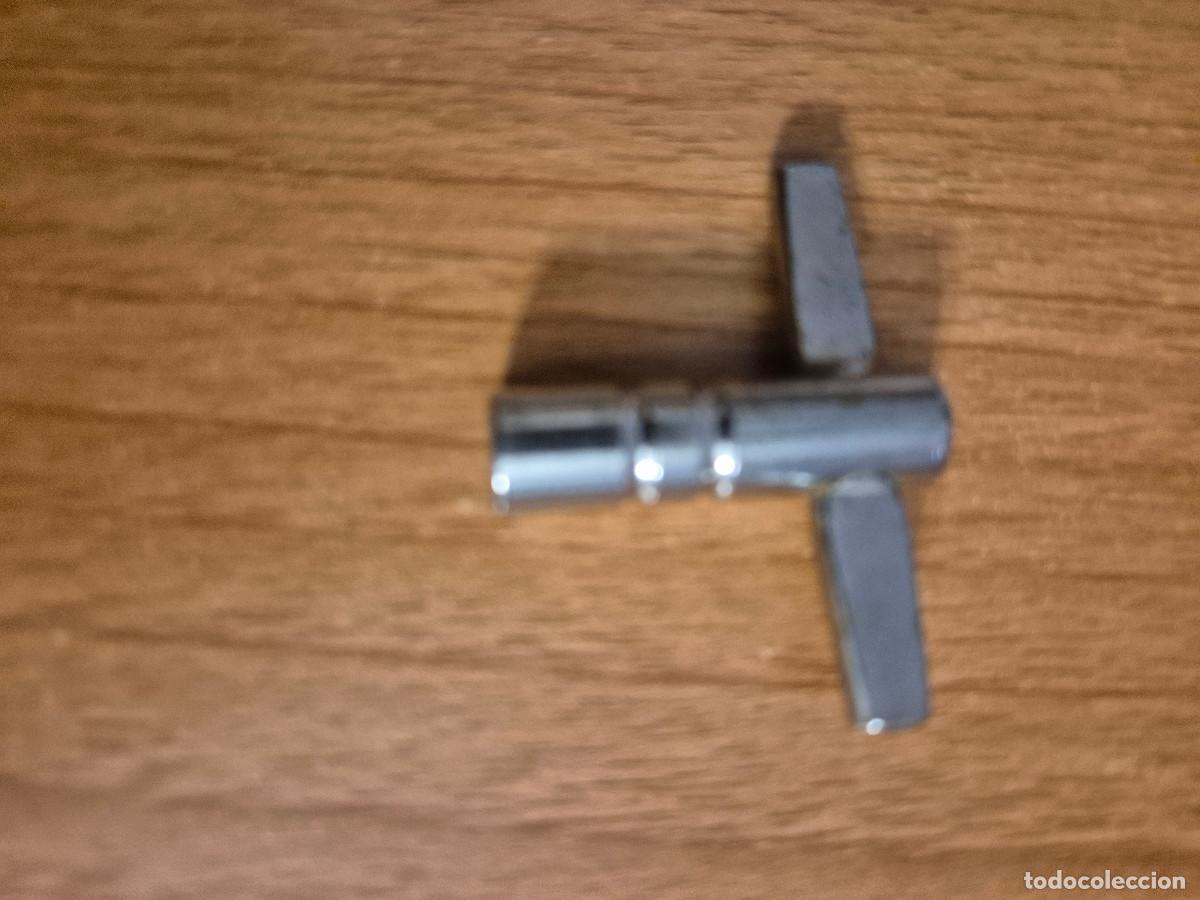 Herramientas de relojes: PEQUE&Ntilde;A LLAVE 7 X 7 mm. - Foto 1