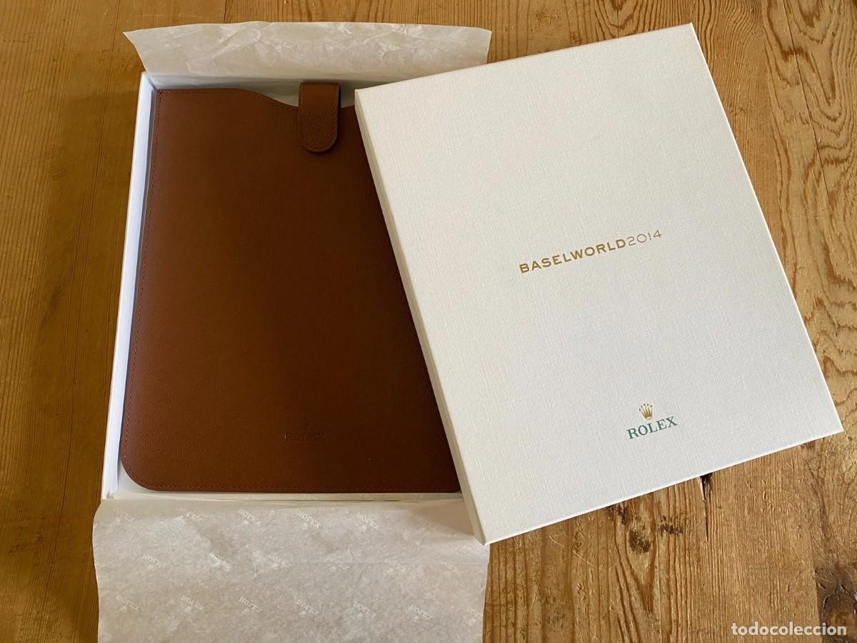 Herramientas de relojes: ROLEX - Tablet cover Funda para tablet - Leather Cuero marr&oacute;n - 21,5 x 25,5 cm