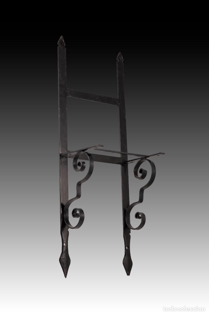 Herramientas de relojes: Soporte para reloj en metal.