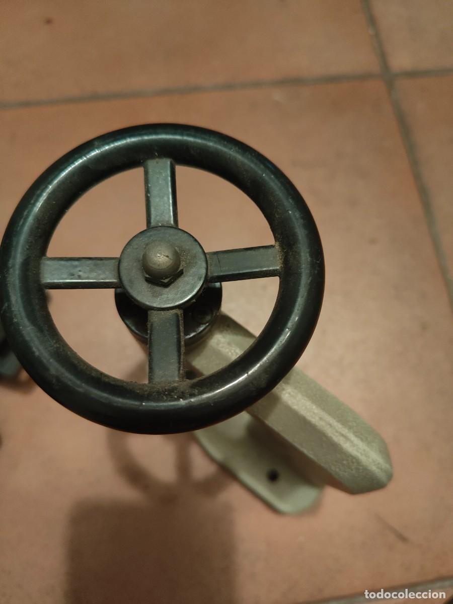 Herramientas de relojes: PRENSA PARA RELOJES CON MALET&Iacute;N DE TESAS VARIADAS - Foto 2