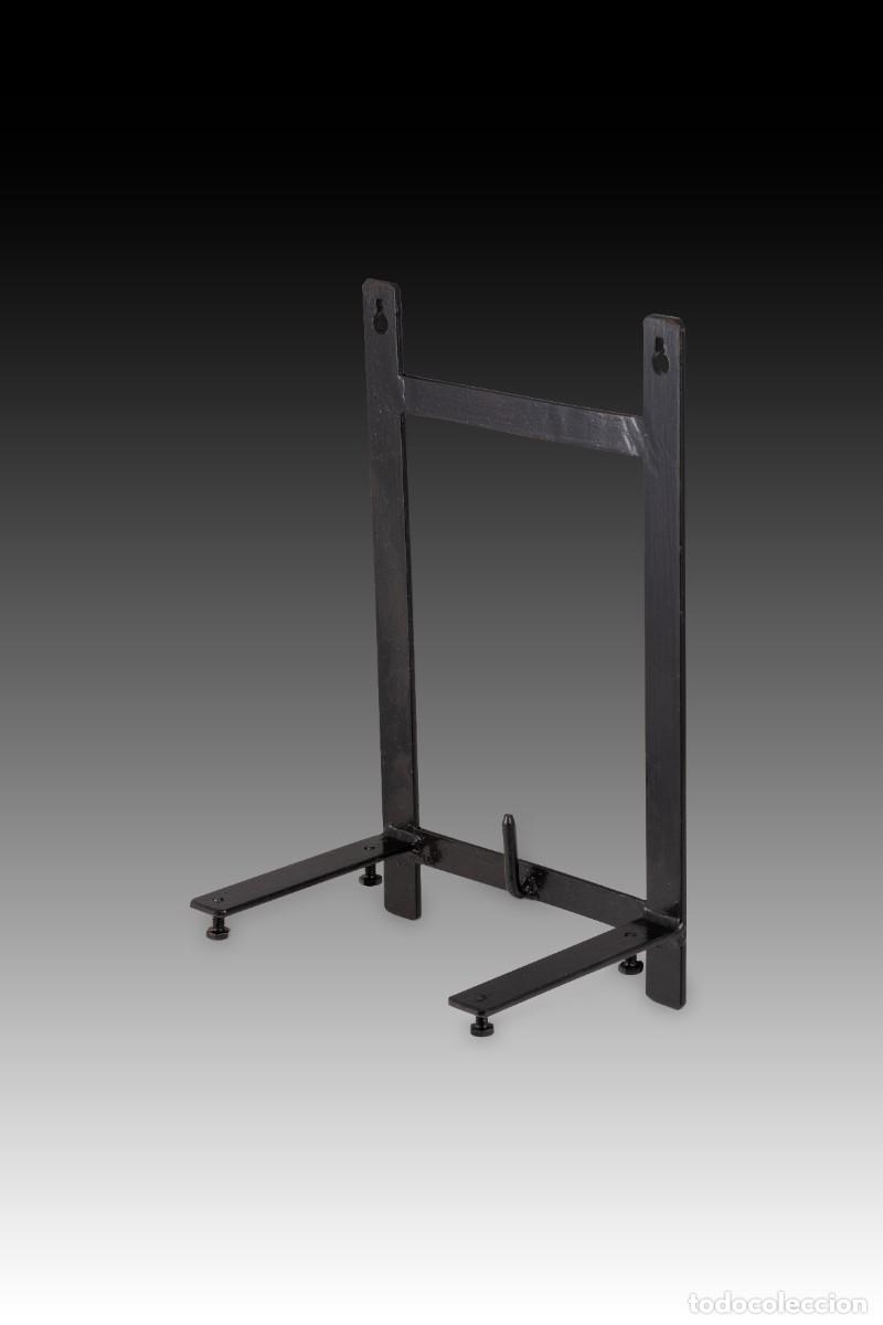 Watchmaker tools: Soporte para reloj. Metal.