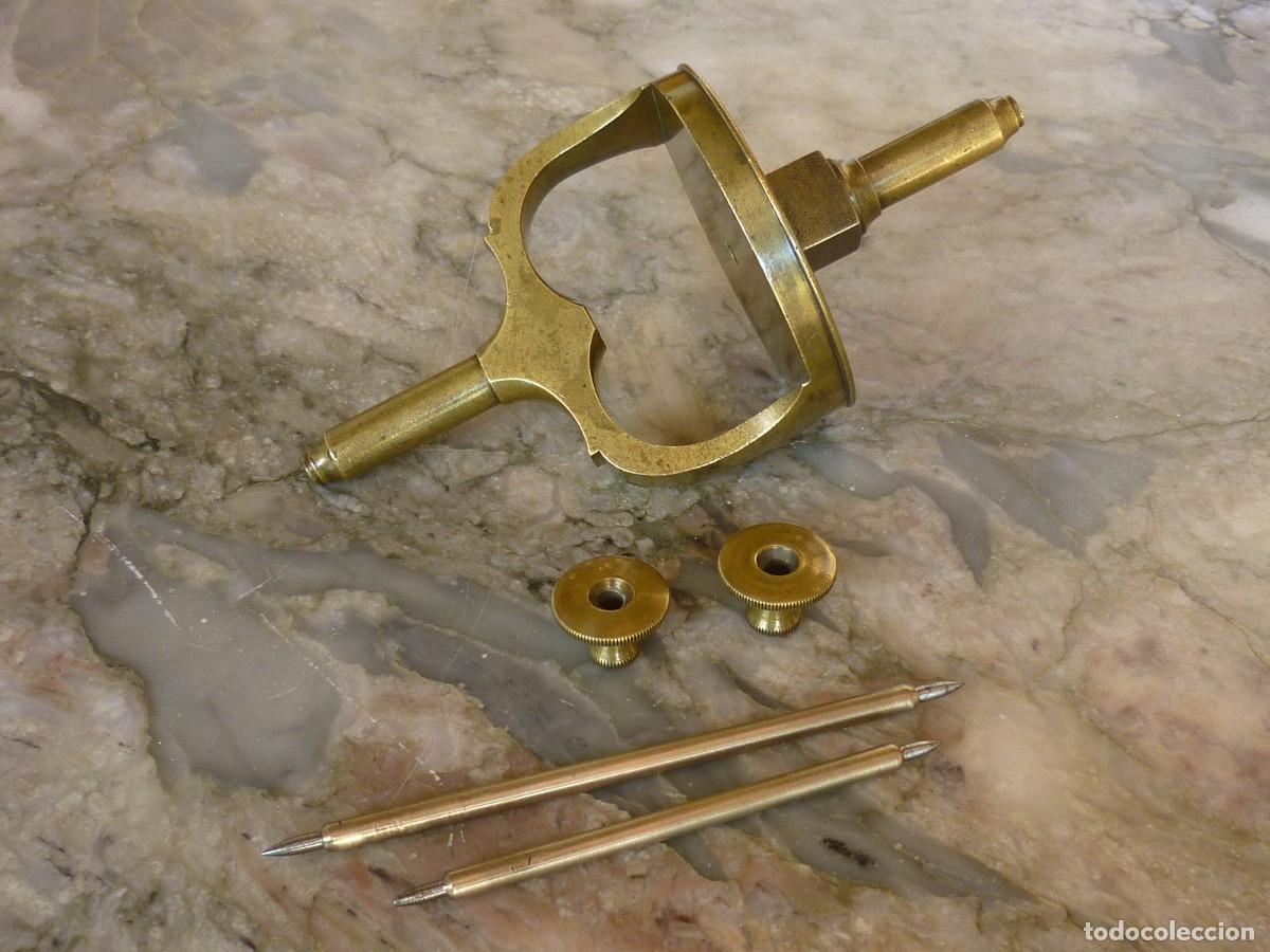 Herramientas de relojes: Herramienta de Bronce Antigua de Relojero. Uprighting Tool. Planteur.