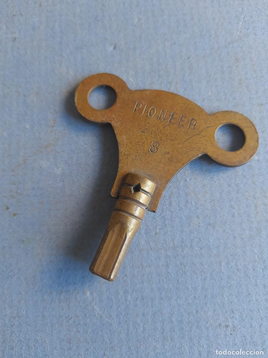 Herramientas de relojes: Llave de reloj pioneer n&deg; 8, laton, boca 4x4mm aprox, (5x5cm aprox)