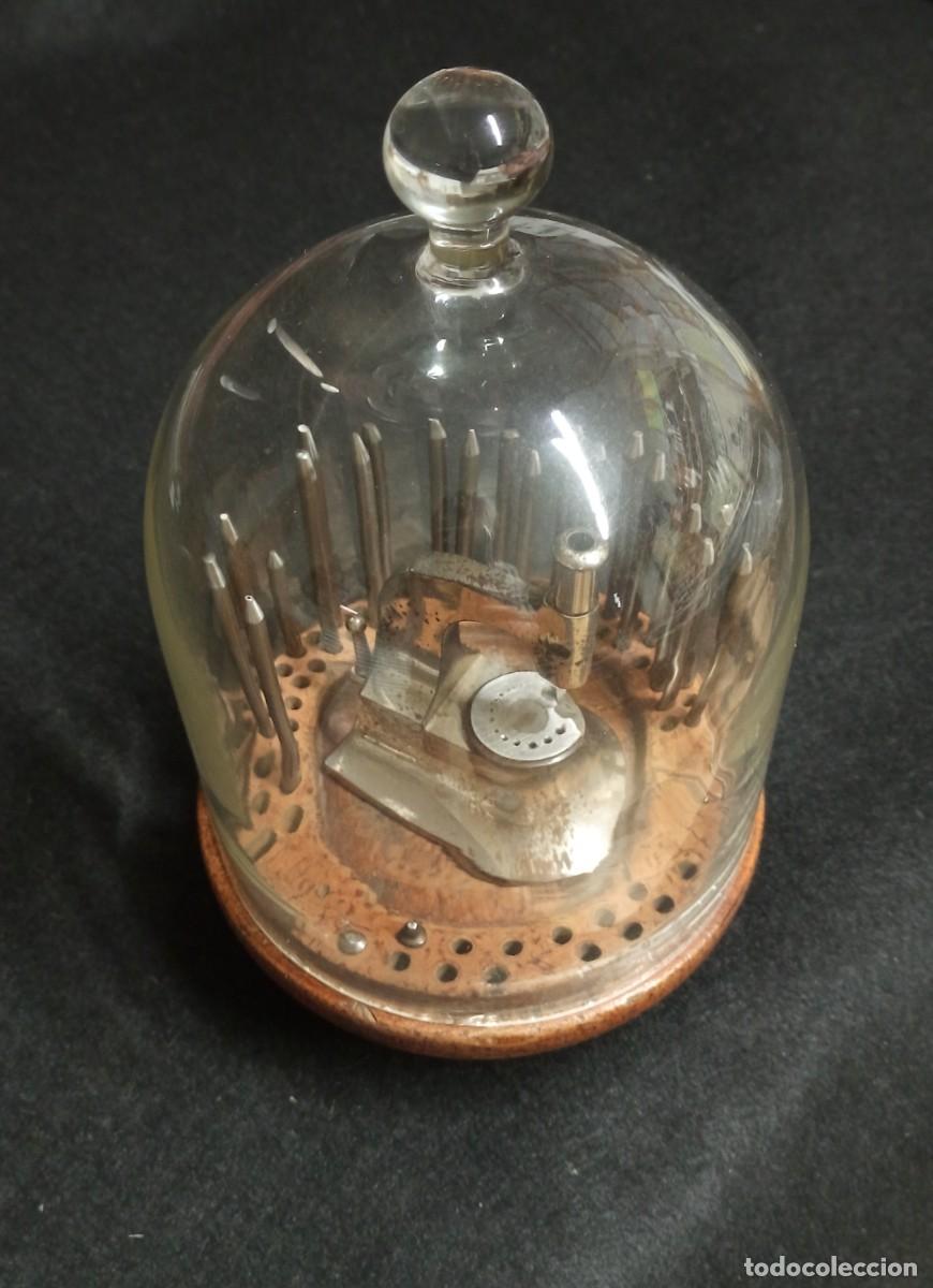 Herramientas de relojes: Remachadora de relojero. S. XIX.