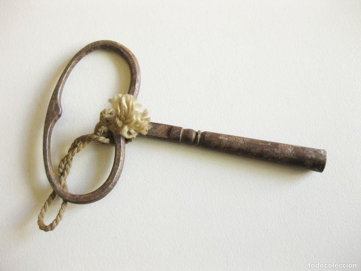 Herramientas de relojes: ANTIGUA LLAVE DE HIERRO DE DAR CUERDA A RELOJES. - Foto 2