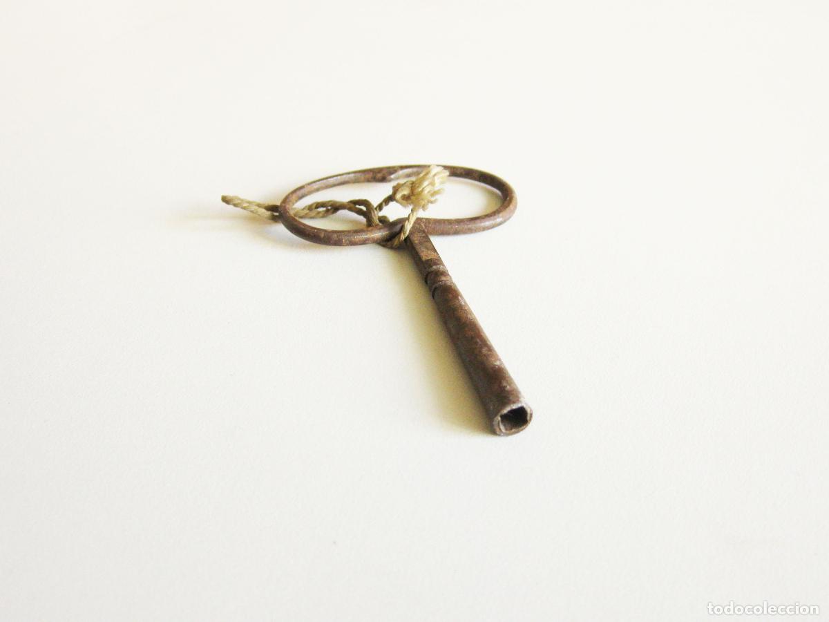 Herramientas de relojes: ANTIGUA LLAVE DE HIERRO DE DAR CUERDA A RELOJES. - Foto 3