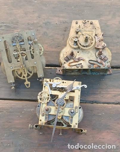 Herramientas de relojes: Lote de 3 Antiguas Maquinarias de Reloj de Pared / Sobremesa con Pletinas de Lat&oacute;n (Despiece)