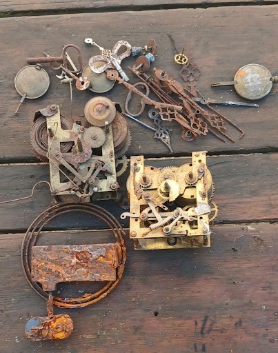 Herramientas de relojes: Lote Mixto de Fornitura, Maquinarias y Agujas de Relojer&iacute;a Antigua (Despiece / Recambios)