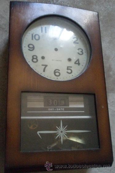 Pi&egrave;ces de rechange de montres et horloges: Caja de reloj con piezas, mide 49x28x11 cms