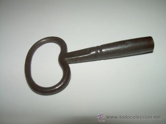 ANTIGUA LLAVE DE RELOJ.