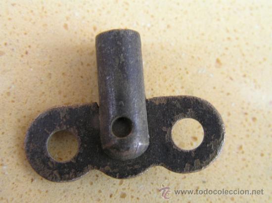 Recambios de relojes: LLAVE ANTIGUA DE RELOJ  DE BRONCE - Foto 1