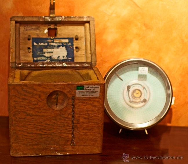 Recambios de relojes: Antiguo reloj de vigilante Coulet Imperator con caja de madera. 20,5 x 12,5 x 20 cms. altura.