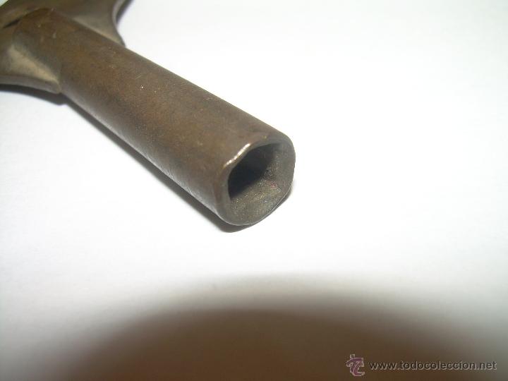 Recambios de relojes: ANTIGUA LLAVE DE BRONCE PARA RELOJ. - Foto 2