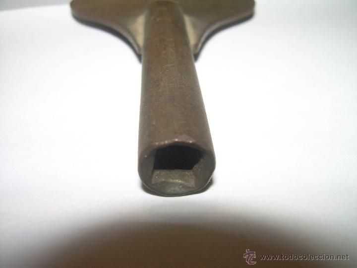 Recambios de relojes: ANTIGUA LLAVE DE BRONCE PARA RELOJ. - Foto 3
