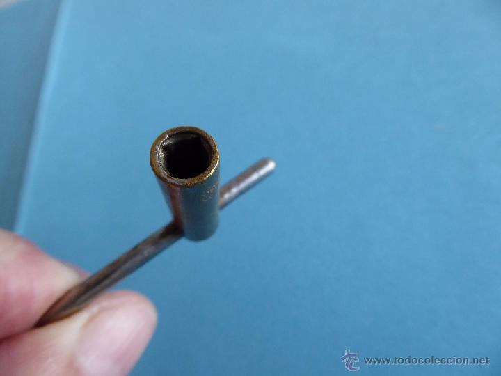 Recambios de relojes: LLAVE ANTIGUA DE RELOJ TIPO MANIVELA - Foto 2