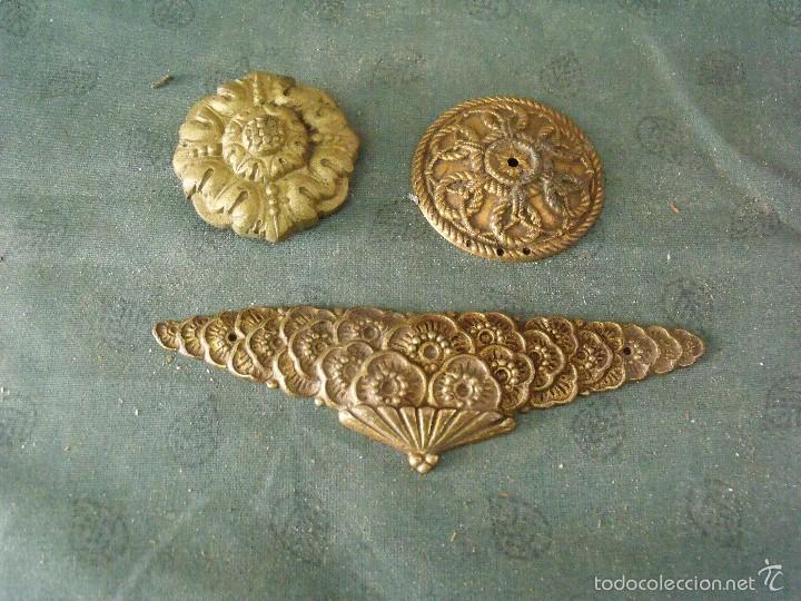 Ersatzteile f&uuml;r Uhren: 3 piezas antiguas en metal para reloj o mueble- a&ntilde;o 1870-n&ordm; 66-lote 28