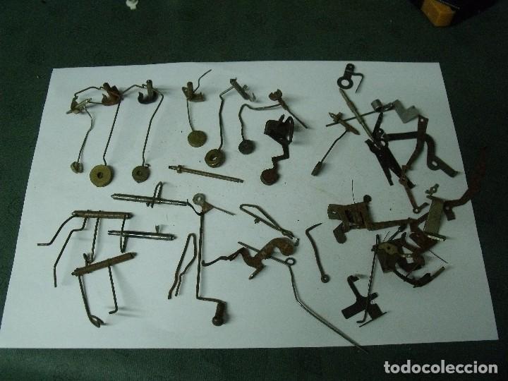 Ersatzteile f&uuml;r Uhren: un lote de macillos y escapes n&ordm; 5 lote 68