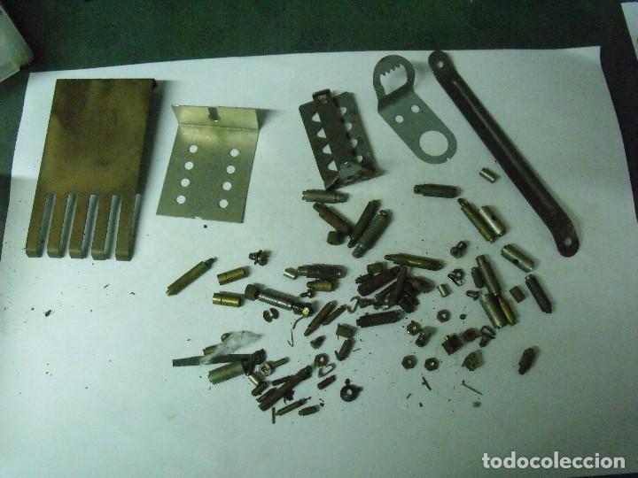 Ersatzteile f&uuml;r Uhren: UN LOTE DE PIEZAS DE RELOJ WETSMINTER Y APOYOS DE ESFERAS- N&ordm; 19 -LOTE 68