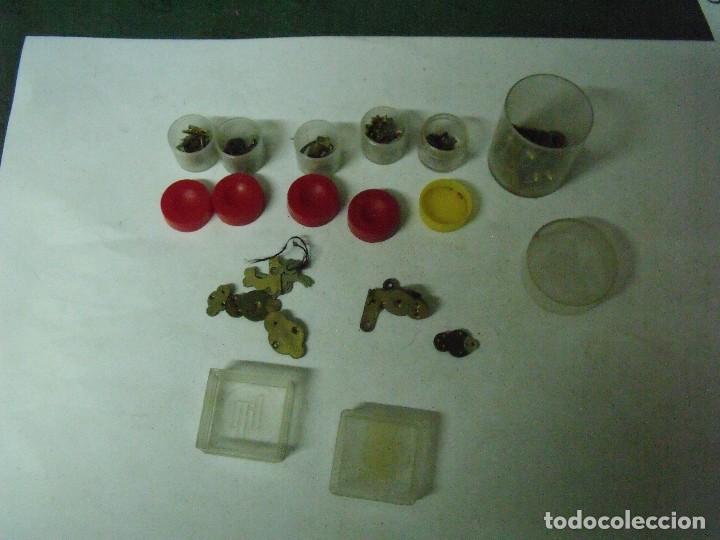 Ersatzteile f&uuml;r Uhren: 7 CAJITAS CON TORNILLERIA Y PIEZAS- N&ordm; 24 LOTE 68