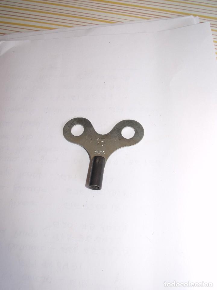 Recambios de relojes: una llave de 55 mm cuadradillo- n&ordm; 15- para relojes de pesas o reguladores muy grandes- lote 71